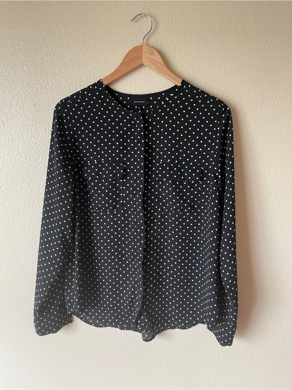 WHO WHAT WEAR Black and White Polka Dot Long-Sleeve Button Up Blouse | Large